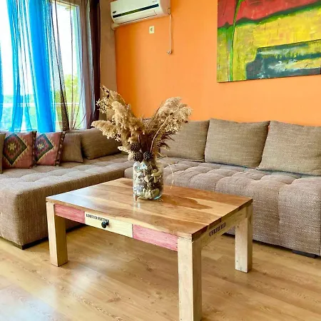 Apartment First Sea Line Coast ,,diana