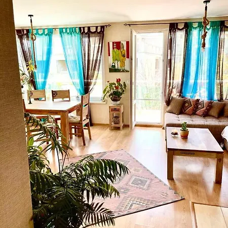 Apartment First Sea Line Coast ,,diana